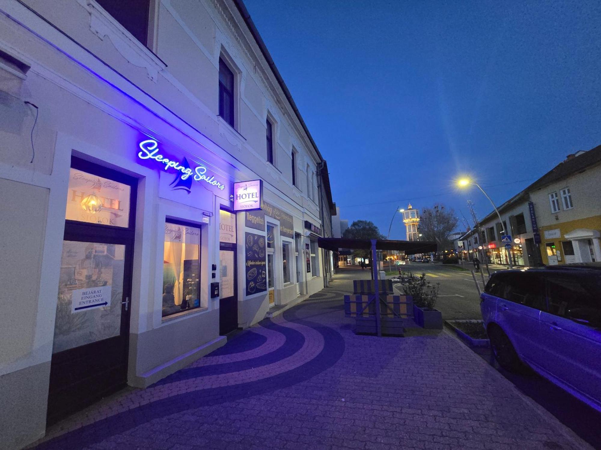 Sleeping Sailor Boutique Hotel Siofok Luaran gambar